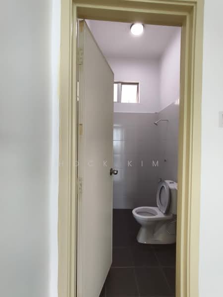 Pangsapuri untuk Disewa di Seri Molek Perdana - Hock Kim - Bathroom - PropertyGuru.com.my
