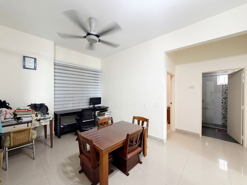Kondominium untuk Dijual di Bayswater Resort Condominium - Allen Yeoh - Living Room - PropertyGuru.com.my