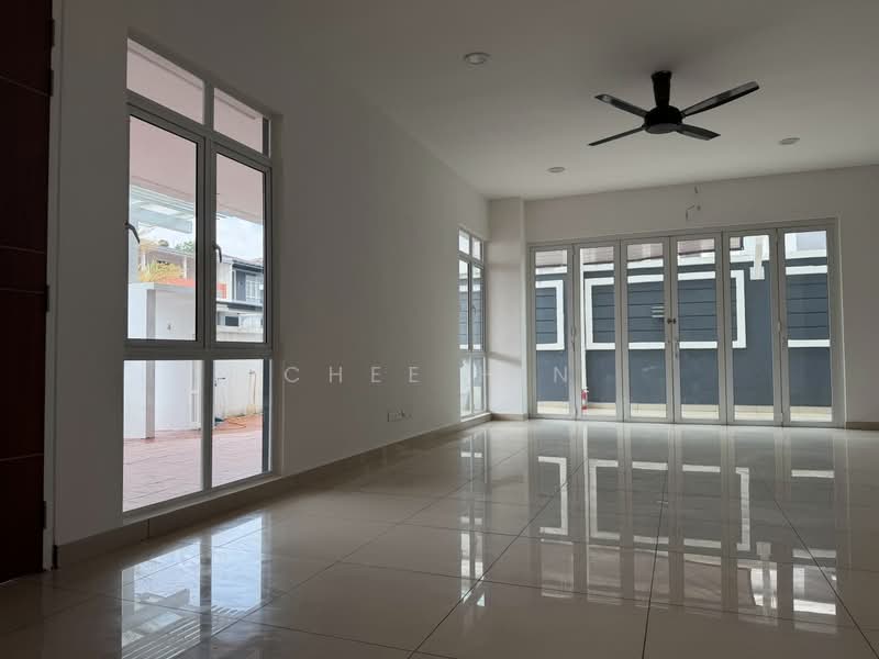 Rumah Berkembar untuk Dijual di Amverton Hills (Sungai Buloh) - Chee Hin - Living Room - PropertyGuru.com.my