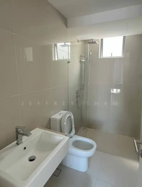 Servis Apartment untuk Dijual di United Point (Residensi Berpadu) - Jeffrey Tham - Bathroom - PropertyGuru.com.my