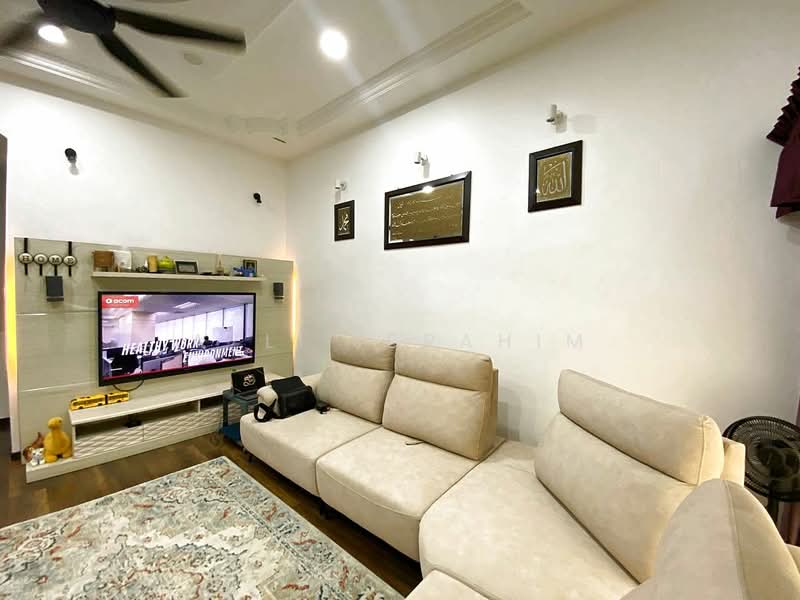 2.5-storey Terraced House for Sale in Ukay Perdana (Ulu Kelang) - Azli Ibrahim - Living Room - PropertyGuru.com.my