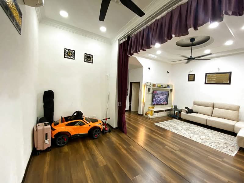 2.5-storey Terraced House for Sale in Ukay Perdana (Ulu Kelang) - Azli Ibrahim - Living Room - PropertyGuru.com.my