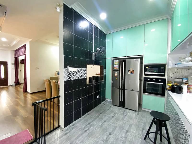 2.5-storey Terraced House for Sale in Ukay Perdana (Ulu Kelang) - Azli Ibrahim - Kitchen - PropertyGuru.com.my