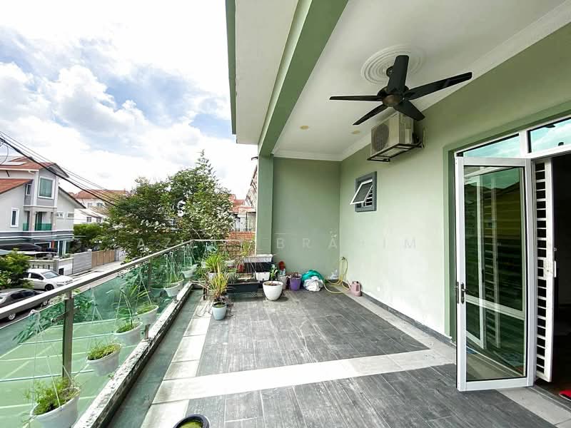 2.5-storey Terraced House for Sale in Ukay Perdana (Ulu Kelang) - Azli Ibrahim - Balcony - PropertyGuru.com.my