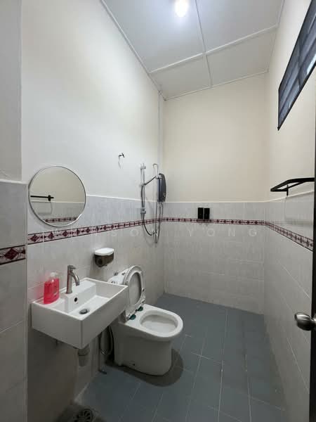 Semi-Detached House for Rent in Rasah Kemayan (Seremban 2) - Winson Yong - Bathroom - PropertyGuru.com.my