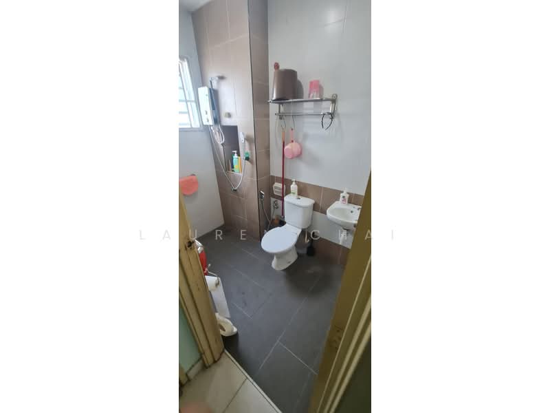 2-storey Terraced House for Sale in Taman Seri Austin (Tebrau) - Lauren Chai - Bathroom - PropertyGuru.com.my