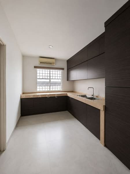 Rumah Berkembar untuk Dijual di Taman Molek (Johor Bahru) - Grace Chiew - Kitchen - PropertyGuru.com.my
