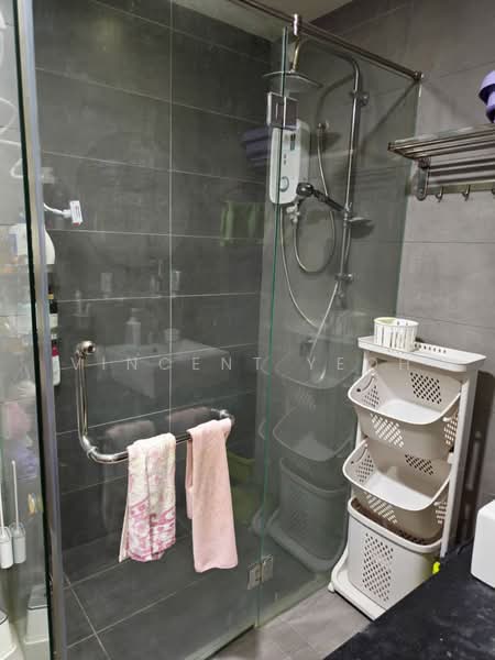 Kediaman Servis untuk Dijual di The Era @ Duta North - Vincent Yeoh - Bathroom - PropertyGuru.com.my