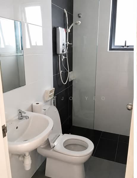 Servis Apartment untuk Dijual di KU Suites - Kenjjo Yeo - Bathroom - PropertyGuru.com.my