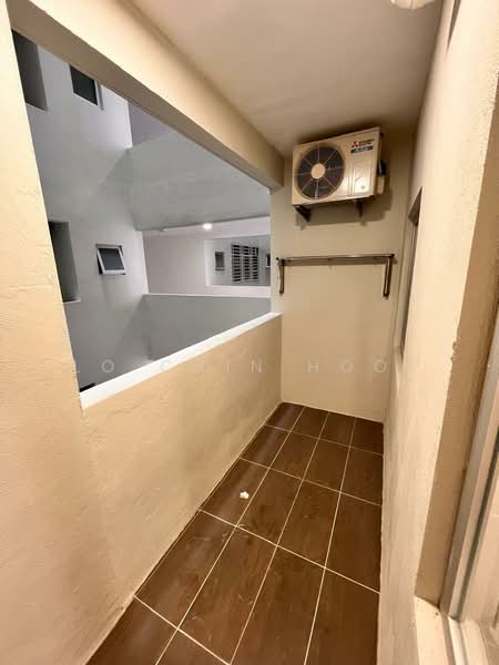 Servis Apartment untuk Disewa di One Maxim - Lo Chin Hooi - Balcony - PropertyGuru.com.my