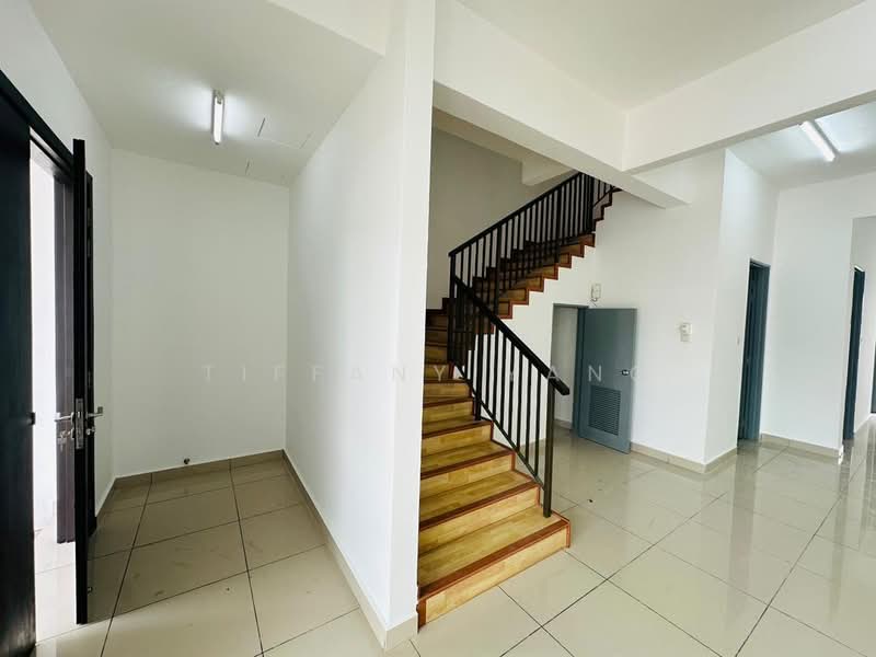 Rumah Teres 2-Tingkat untuk Dijual di Taman Anggun 3 (Rawang) - Tiffany Yang - Entrance - PropertyGuru.com.my
