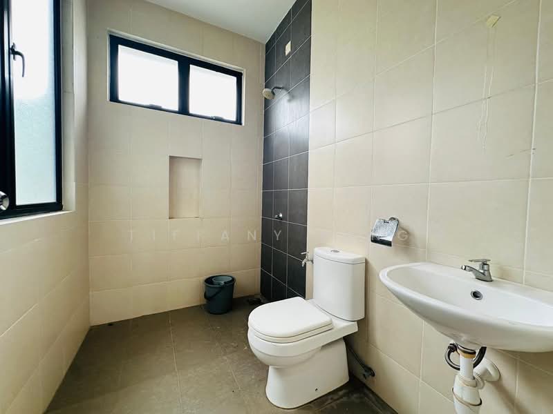 Rumah Teres 2-Tingkat untuk Dijual di Taman Anggun 3 (Rawang) - Tiffany Yang - Bathroom - PropertyGuru.com.my