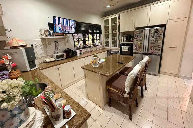 Semi-Detached House for Sale in Seksyen 8 (Kota Damansara) - Ammeer Nadzrai - Kitchen - PropertyGuru.com.my