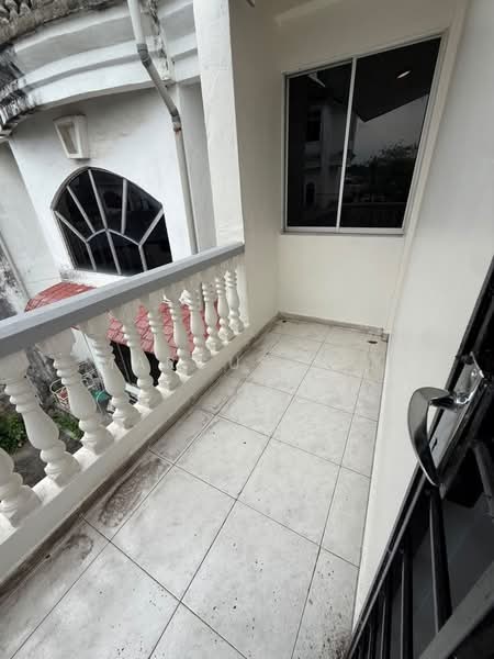 Rumah Teres 3 Tingkat untuk Dijual di Taman Tampoi Utama (Johor Bahru) - Marcus Tey - Balcony - PropertyGuru.com.my