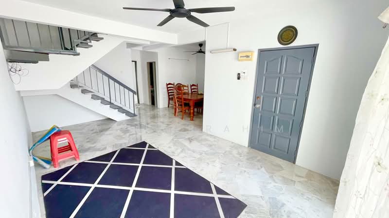 2-storey Terraced House for Sale in Taman Minang Ria (Cheras) - Azli Ibrahim - Living Room - PropertyGuru.com.my