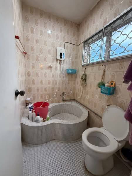 Rumah Berkembar untuk Dijual di Taman Pelangi (Johor Bahru) - Kayden Voon - Bathroom - PropertyGuru.com.my