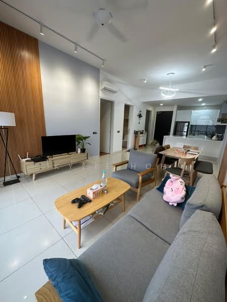Servis Apartment untuk Dijual di The Park 2 - Kylie Hoh - Living Room - PropertyGuru.com.my