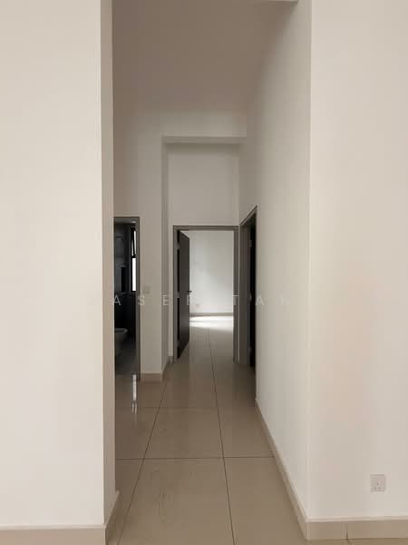 Cluster House for Sale in Taman Glenmarie (Johor Bahru) - SASER TAN. - Corridor - PropertyGuru.com.my