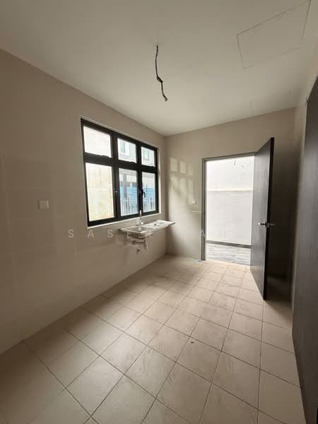 Cluster House for Sale in Taman Glenmarie (Johor Bahru) - SASER TAN. - Kitchen - PropertyGuru.com.my