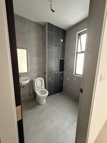 Cluster House for Sale in Taman Glenmarie (Johor Bahru) - SASER TAN. - Bathroom - PropertyGuru.com.my