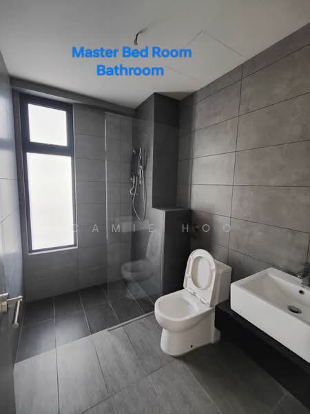 Kediaman Servis untuk Dijual di The Era @ Duta North - Camie Hoo - Bathroom - PropertyGuru.com.my