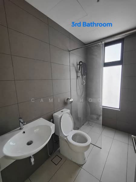 Kediaman Servis untuk Dijual di The Era @ Duta North - Camie Hoo - Bathroom - PropertyGuru.com.my