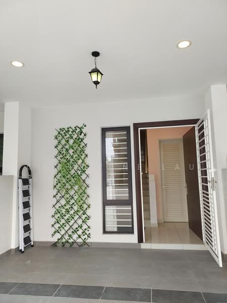 Rumah Bandar untuk Disewa di 16 Sierra (Puchong) - Catherine Lau - Entrance - PropertyGuru.com.my