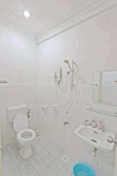 Rumah Teres 1-Tingkat untuk Dijual di Bandar Putra (Kulai) - Ken Kor - Bathroom - PropertyGuru.com.my