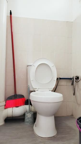 Kondominium untuk Disewa di Putra Place Condominium - Joyce Lim - Bathroom - PropertyGuru.com.my