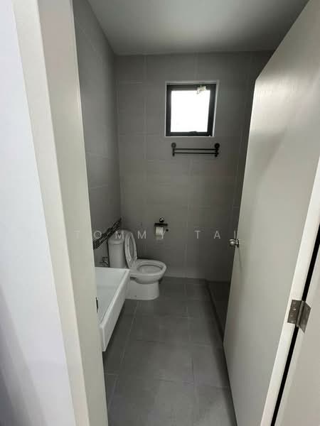 Rumah Teres 2 Tingkat untuk Disewa di Taman Desa Tebrau (Tebrau) - Tommy Tai - Bathroom - PropertyGuru.com.my