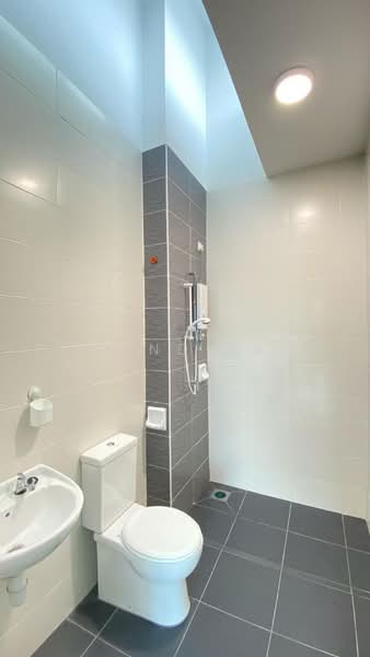 Rumah Teres 2 Tingkat untuk Disewa di Taman Mount Austin (Tebrau) - Edmond Tang - Bathroom - PropertyGuru.com.my