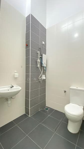 Rumah Teres 2 Tingkat untuk Disewa di Taman Mount Austin (Tebrau) - Edmond Tang - Bathroom - PropertyGuru.com.my
