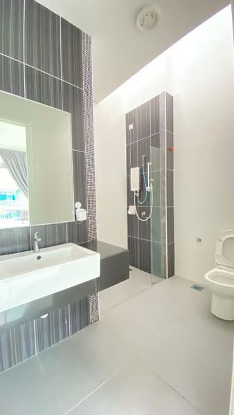 Rumah Teres 2 Tingkat untuk Disewa di Taman Mount Austin (Tebrau) - Edmond Tang - Bathroom - PropertyGuru.com.my