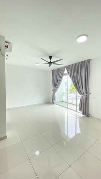Rumah Teres 2 Tingkat untuk Disewa di Taman Mount Austin (Tebrau) - Edmond Tang - Balcony - PropertyGuru.com.my