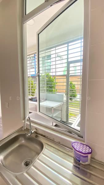 Rumah Teres 2 Tingkat untuk Disewa di Taman Mount Austin (Tebrau) - Edmond Tang - Kitchen - PropertyGuru.com.my