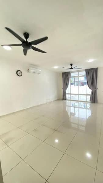 Rumah Teres 2 Tingkat untuk Disewa di Taman Mount Austin (Tebrau) - Edmond Tang - Living Room - PropertyGuru.com.my