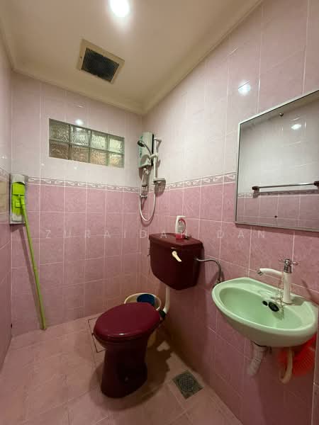 Rumah Teres 2 Tingkat untuk Dijual di Saujana Impian (Kajang) - Zuraidah Dan - Bathroom - PropertyGuru.com.my