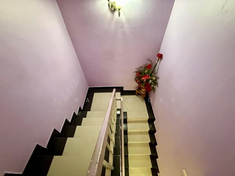 Rumah Teres 2 Tingkat untuk Dijual di Saujana Impian (Kajang) - Zuraidah Dan - Stairs - PropertyGuru.com.my