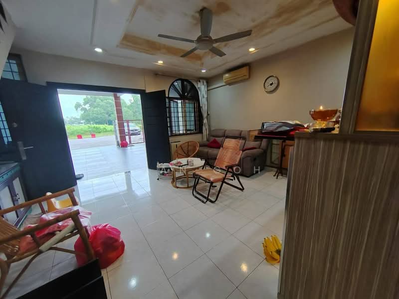 Rumah Teres 3 Tingkat untuk Dijual di Taman Seri Wangsa (Batu Berendam) - Ivan Goh - Living Room - PropertyGuru.com.my