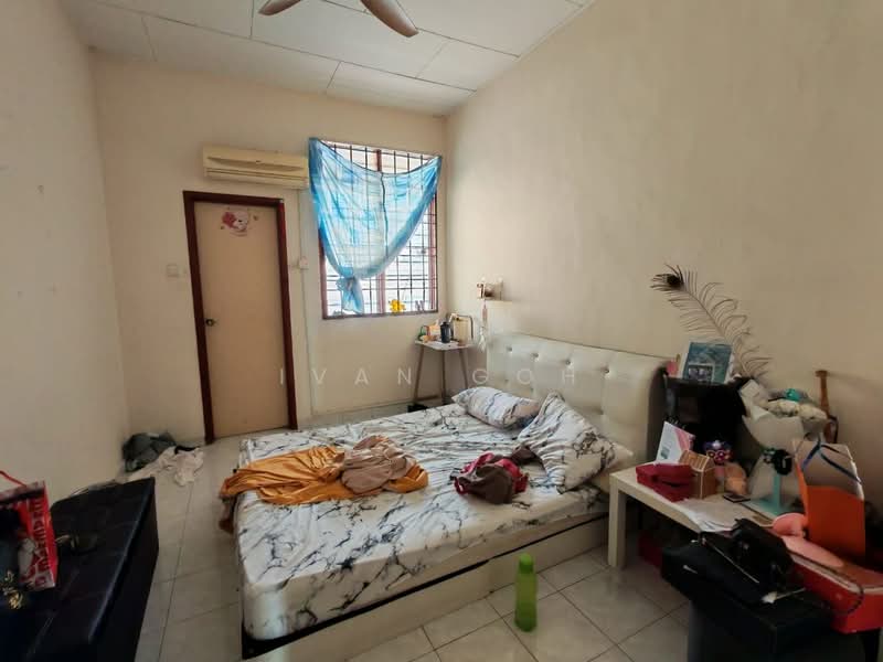 Rumah Teres untuk Dijual di Taman Muzaffar Heights (Bukit Katil) - Ivan Goh - Bedroom - PropertyGuru.com.my