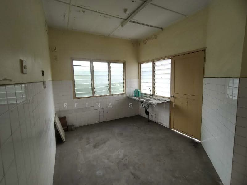 1-storey Terraced House for Sale in Corner Lot Superlink Single Storey Subang Jaya (Subang Jaya) - Reena Sarif - Kitchen - PropertyGuru.com.my