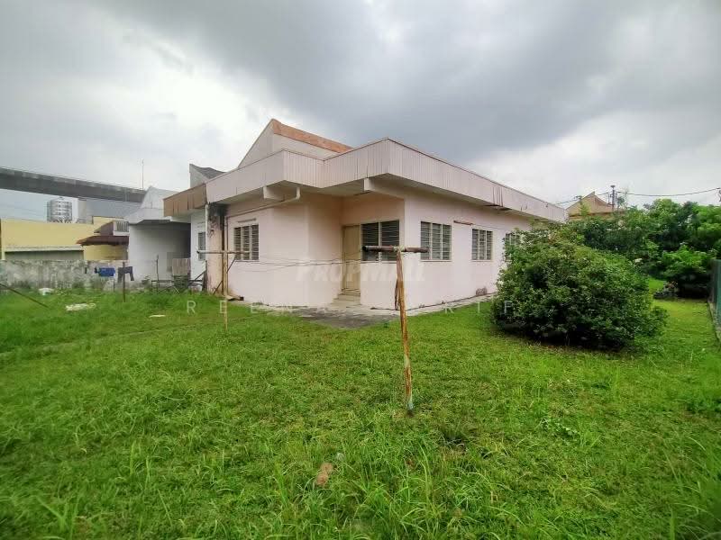 1-storey Terraced House for Sale in Corner Lot Superlink Single Storey Subang Jaya (Subang Jaya) - Reena Sarif - Exterior - PropertyGuru.com.my