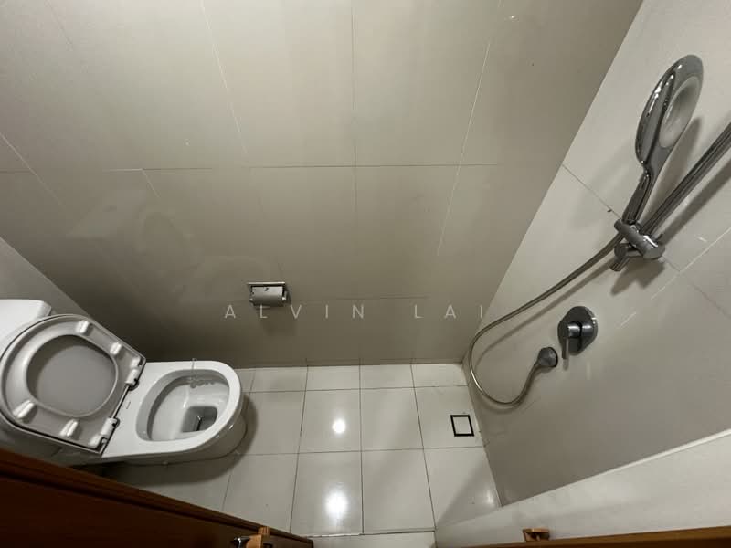 Servis Apartment untuk Dijual di Quadro Residences - Alvin Lai - Bathroom - PropertyGuru.com.my