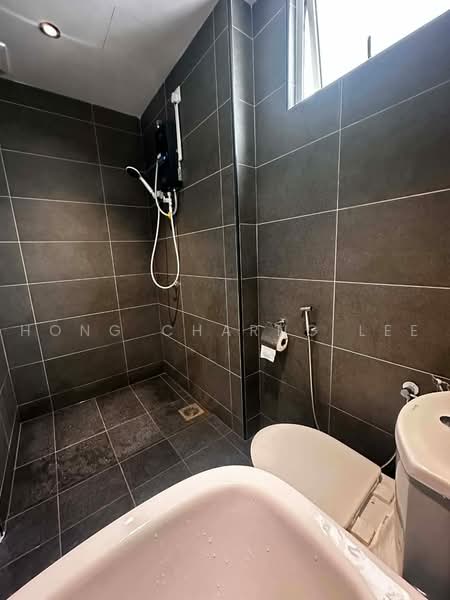 Servis Apartment untuk Disewa di Midas @ Seri Alam - Hong Charng Lee - Bathroom - PropertyGuru.com.my