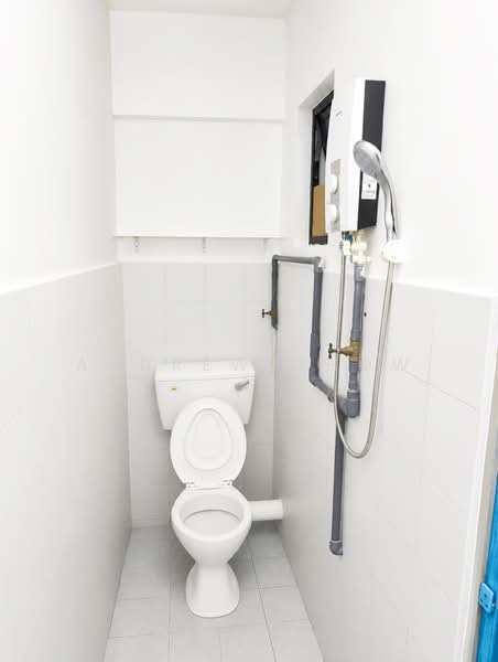 Pangsapuri untuk Disewa di Krystal Heights - Andrew Chow - Bathroom - PropertyGuru.com.my