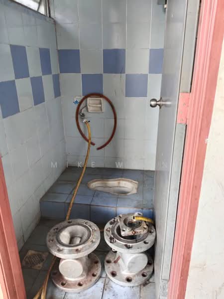 Kedai untuk Dijual di Seksyen 36 (Shah Alam) - MiKe Woon - Bathroom - PropertyGuru.com.my