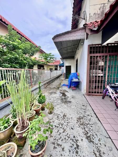 1.5-storey Terraced House for Sale in Ulu Tiram (Johor) - Grace Chiew - Exterior - PropertyGuru.com.my