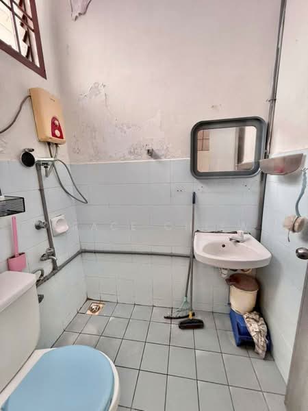 1.5-storey Terraced House for Sale in Ulu Tiram (Johor) - Grace Chiew - Bathroom - PropertyGuru.com.my