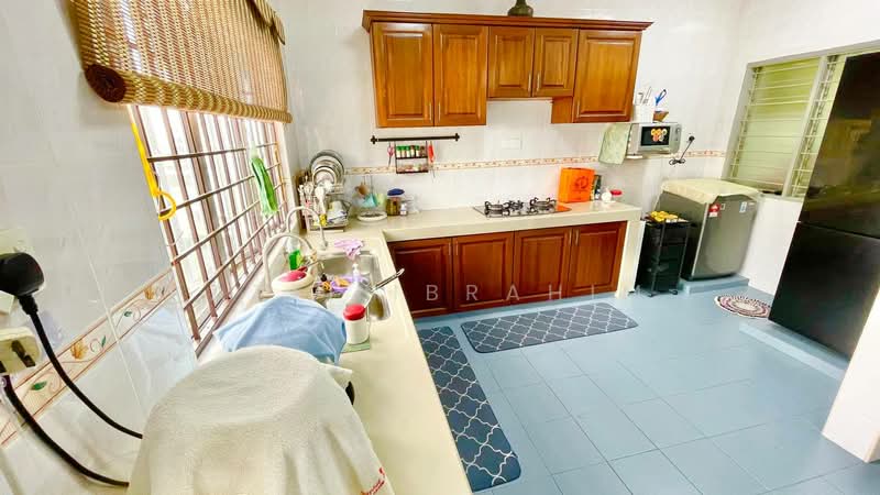 2-storey Terraced House for Sale in Bandar Kinrara Seksyen 4 (Bandar Kinrara) - Azli Ibrahim - Kitchen - PropertyGuru.com.my