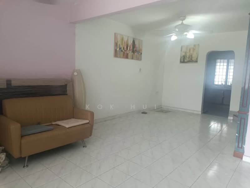 2-storey Terraced House for Sale in Taman Desa Cemerlang (Ulu Tiram) - Kok Hui - Living Room - PropertyGuru.com.my